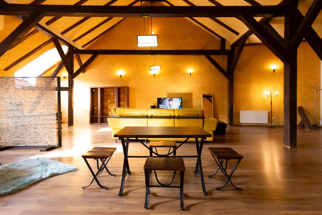 The Attic - Large Open-Space In The Old Town Of Brasov, Minutes Away From The Black Church Exterior foto