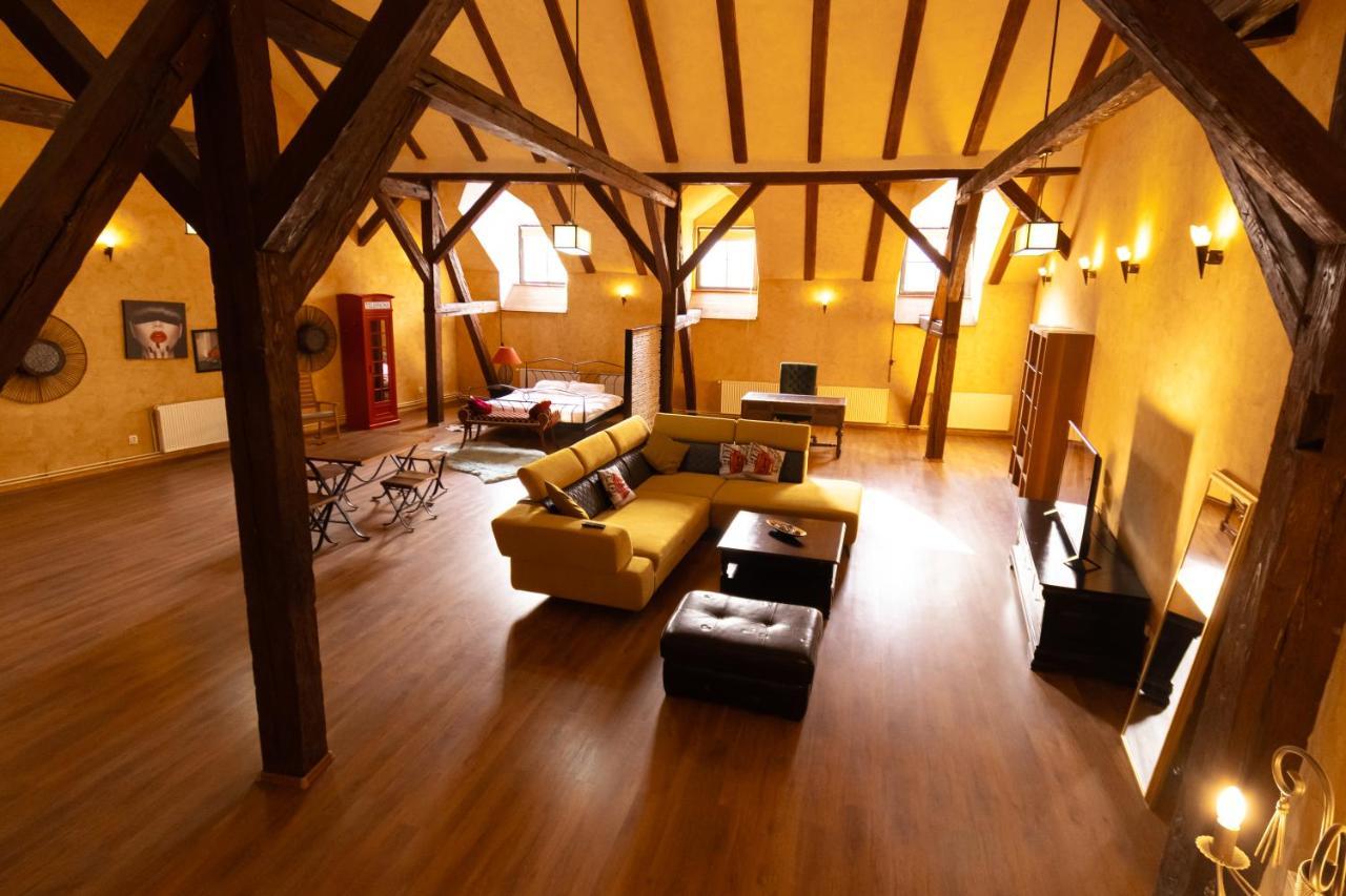 The Attic - Large Open-Space In The Old Town Of Brasov, Minutes Away From The Black Church Exterior foto