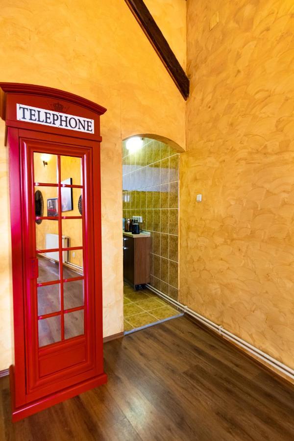 The Attic - Large Open-Space In The Old Town Of Brasov, Minutes Away From The Black Church Exterior foto